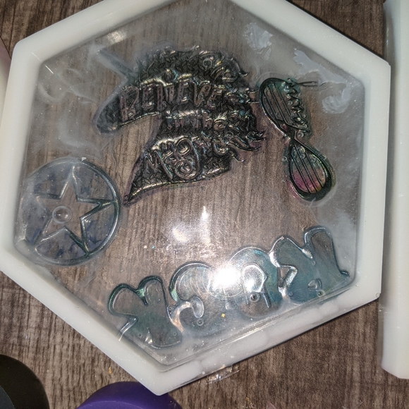 Handmade resin crafts - Picture 13 of 16